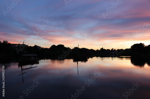 Coucher de soleil sur la rivière de la dordogne