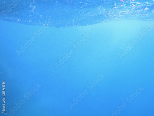 水中のイメージ青
