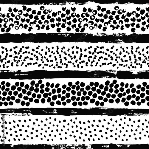 Irregular Dots striped patt...