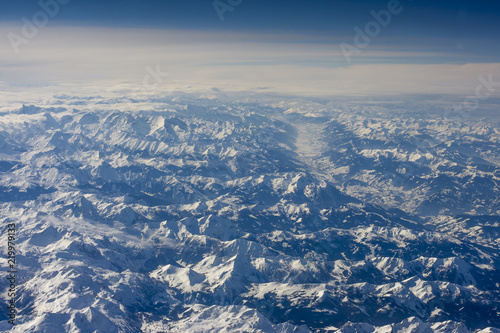Schneebedeckte Alpen mit Sicht auf das Inntal