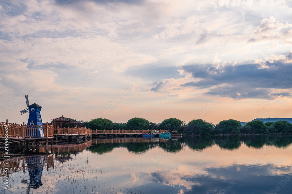 Fototapeta premium Sunset over Hongsong Lake