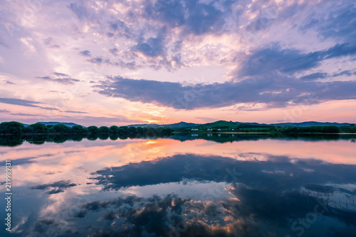 Sunset over Hongsong Lake © 春华 王