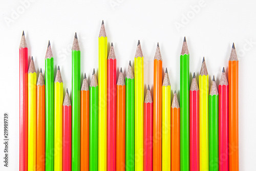 renkli kalemlerle grafik eğrisi