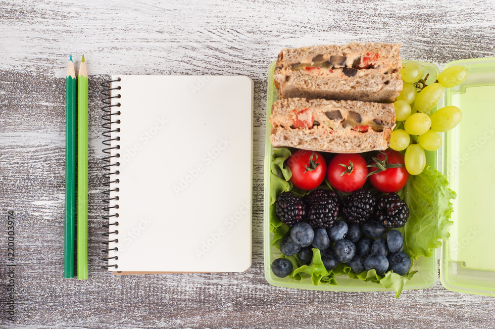 Vegetarian sandwich and berries Vegetarian sandwich and berries