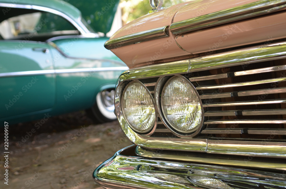 Fototapeta premium Pink VIntage Car Headlights 1
