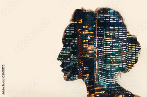 Canvas Print Beautiful young woman and buildings in city