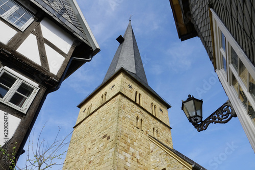 Historische Fachwerk Gebäude mit Apostelkirche in Gütersloh Westfalen Deutschland