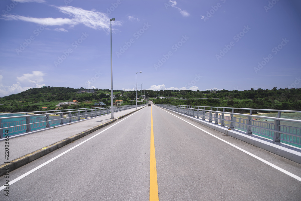 Sesoko Bridge resting on Sesokujima in Okinawa prefecture headquarters town Sesoko Bridge resting on Sesokujima in Okinawa prefecture headquarters town