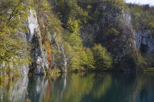 Fototapeta Naklejka Na Ścianę i Meble -  The Plitvice Lakes National Park, Croatia’s most popular tourist attraction. The beauty of the National Park lies in its sixteen lakes, inter-connected by a series of waterfalls.