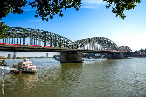 Hohenzollern bridge in Cologne © RUZANNA ARUTYUNYAN