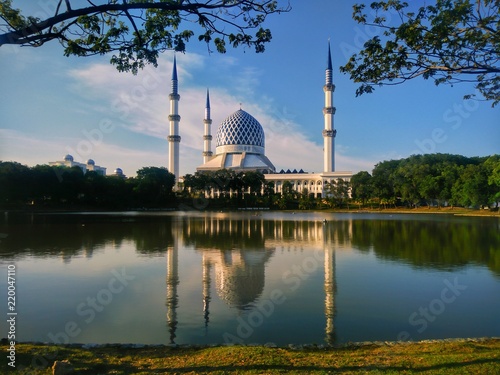 Foto The Sultan Salahuddin Abdul Aziz Shah Mosque is the state mosque of Selangor, Malaysia