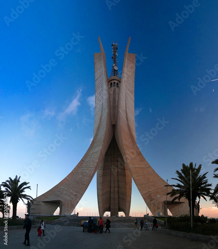Fotografija Exterior view to shrine of the martyr, Algiers, Algeria