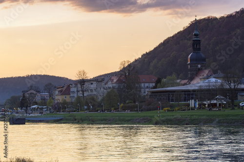 Sonnenuntergang am Elbufer