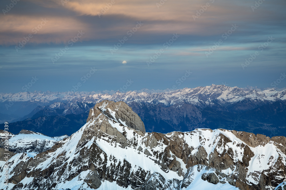 Fototapeta premium Blick vom Säntis im Dämmerlicht