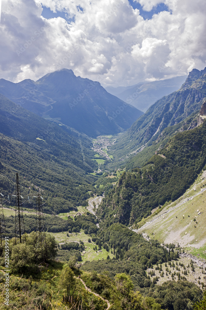 Una veduta di Valbondione, in alta Valle Seriana, sulle Prealpi Orobie Bergamasche.