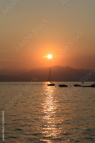 Obraz na płótnie Sunset over lake Garda