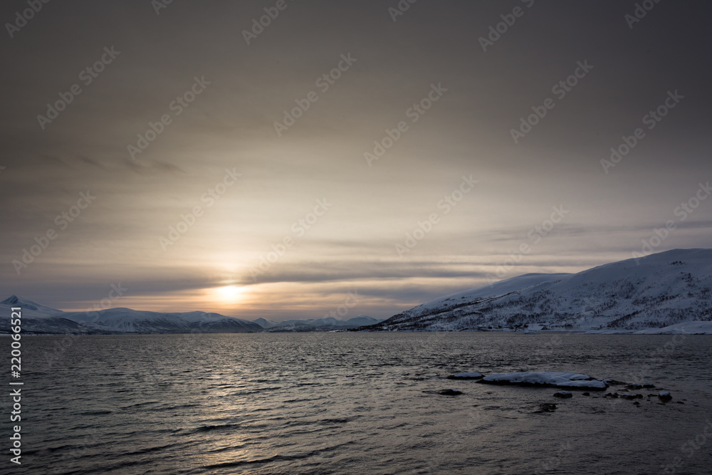 Sonnenuntergang am Fjord - Nordnorwegen