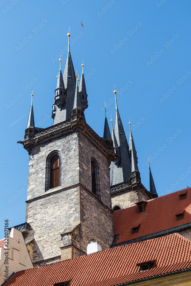 Fototapeta premium Clocher de l'église Notre Dame de Týn à Prague