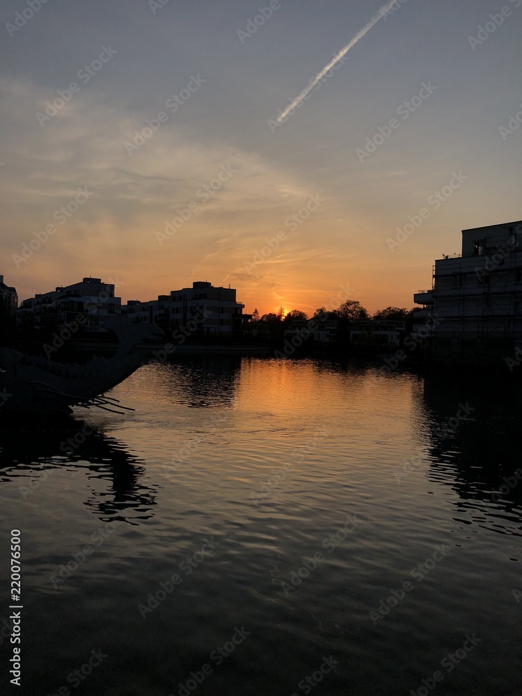 Naklejka premium Sunset lake
