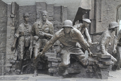 Monumento conmemorativo de la Segunda Guerra Mundial en el centro de Varsovia, Polonia photo