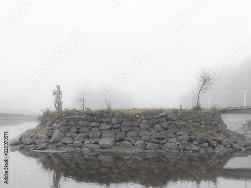 statue