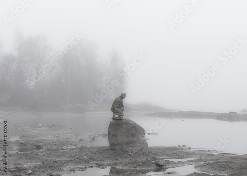 statue