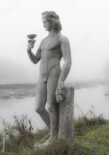 statue