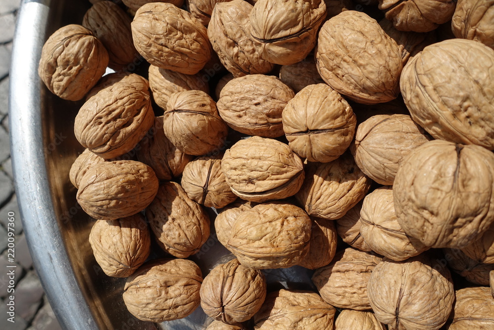 Schale mit Nüssen Schale mit Nüssen