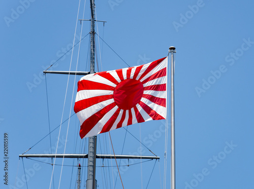 水上艦 旭日旗 （used) 500_F_220115599_bpq8HluzTwaxY0