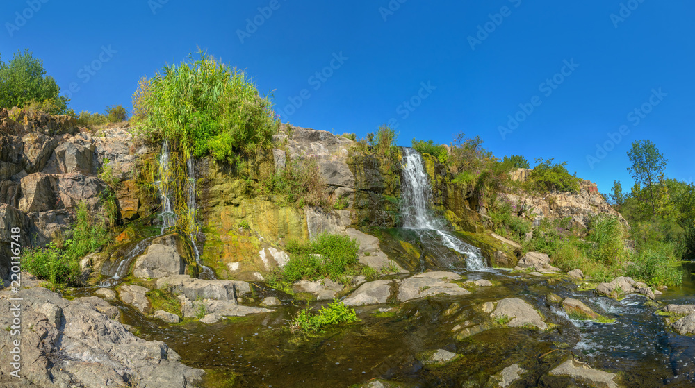 Obraz premium Waterfall in Kryvyi Rih at Karachuni dam