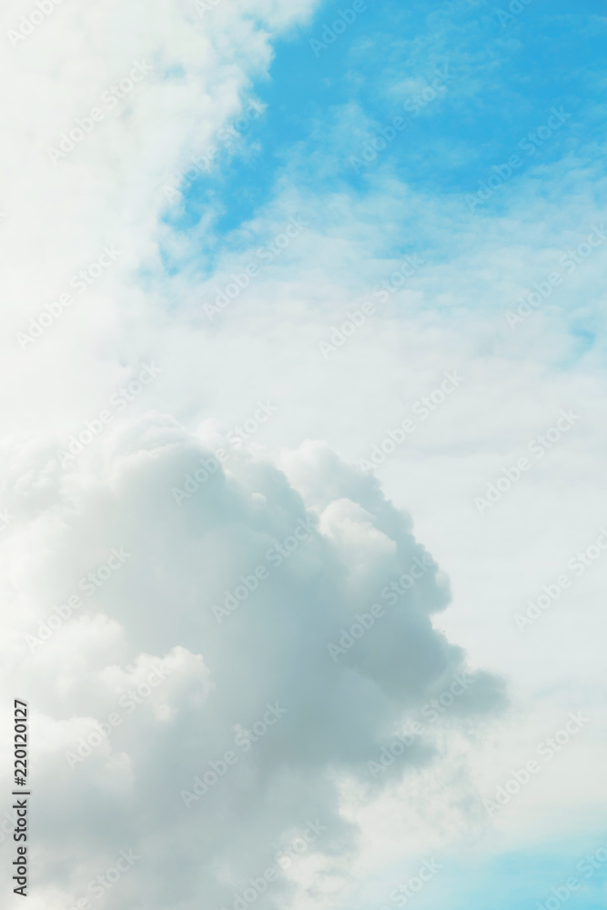 Obraz premium Thunder clouds in the sky, light natural background