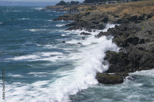 Fototapeta Naklejka Na Ścianę i Meble -  Waves crashing in high surf on the N. California coast