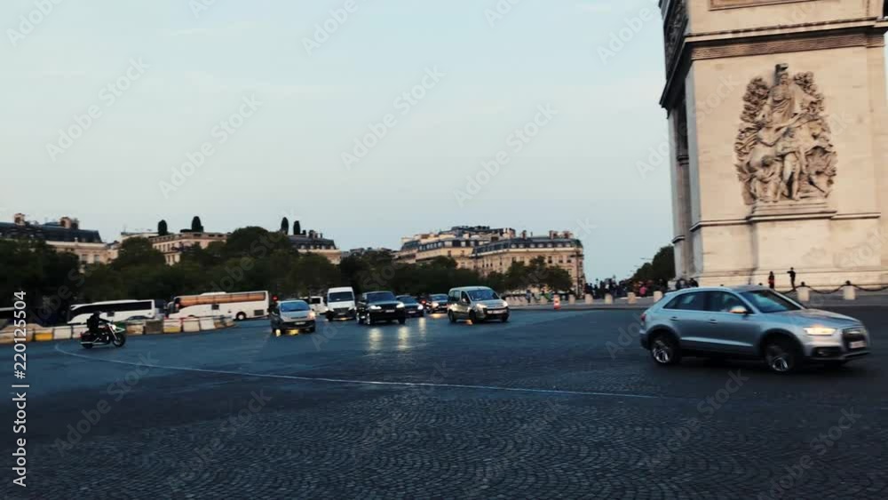 Horizontal downer travelling in slow motion - arc de Triomphe Champs Elysées - Paris in 4k