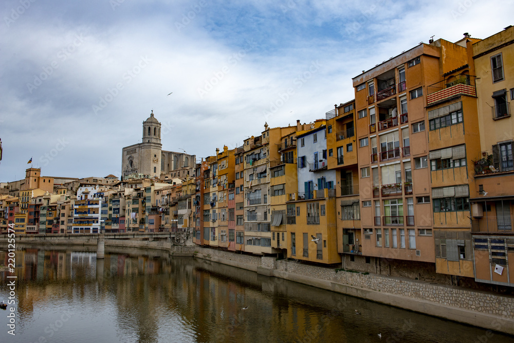 Houses beside the river Onya Girona
