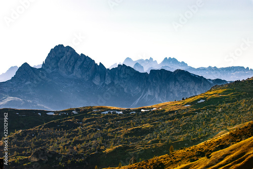 Mountain landscape of Dolomites Alps at dusk. Italie