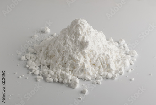 Foto White Powder of Gypsum, Clay or Diatomite Isolated on Grey Background
