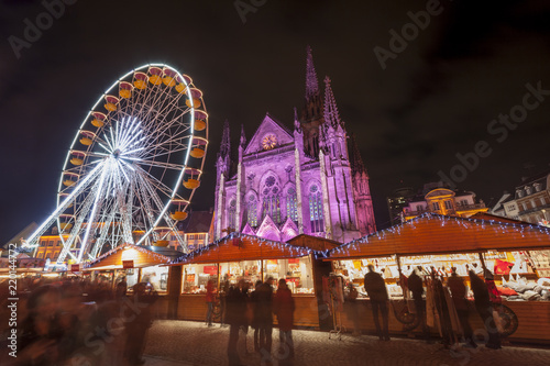 Illuminations de Noël sur la place de la Réunion à Mulhouse en Alsace