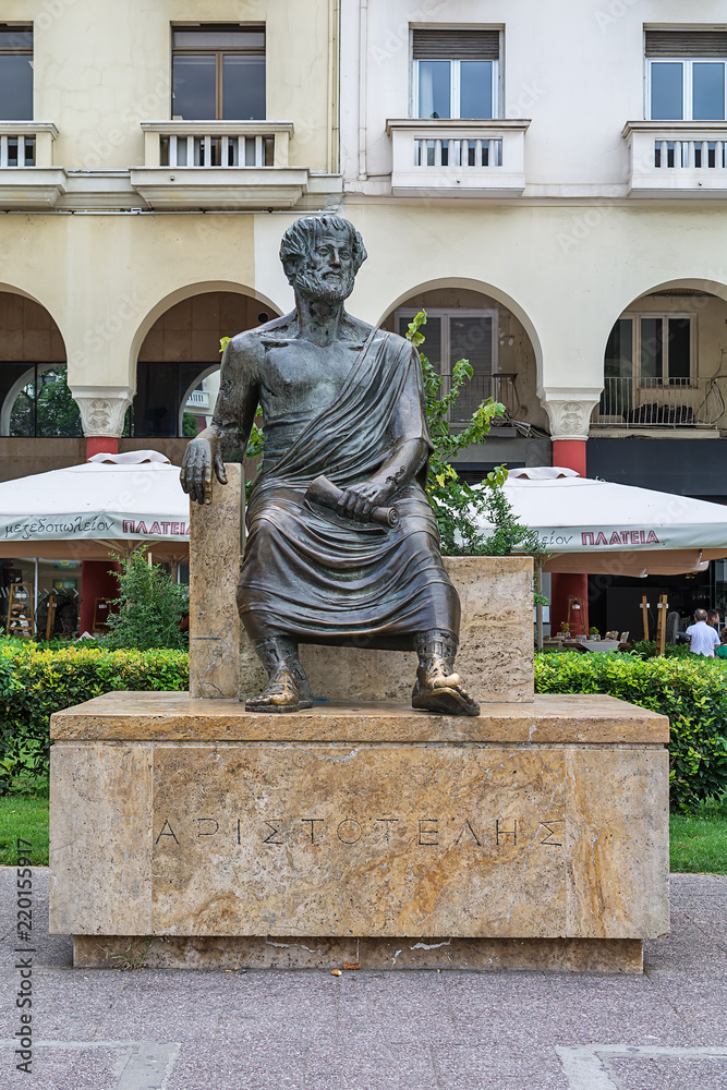 Fototapeta premium Thessaloniki, Greece - August 16, 2018: Main sight of city. The sculpture of the ancient Greek philosopher Aristotle in the historic center of the city on the Aristotelous Square.