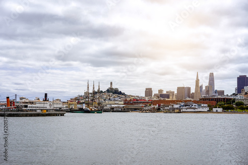 SAN FRANCISCO, CALIFORNIA, USA- MAY 15, 2018: Ships at the quay and view of the city © KURLIN_CAfE