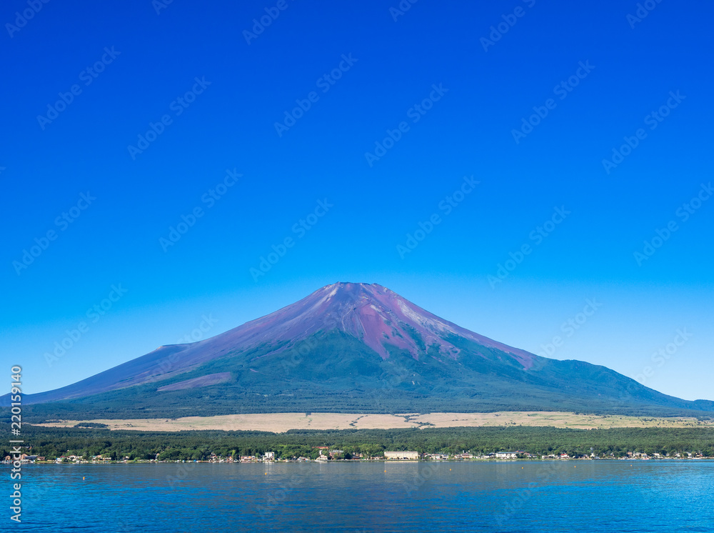 山中湖畔から眺める富士山