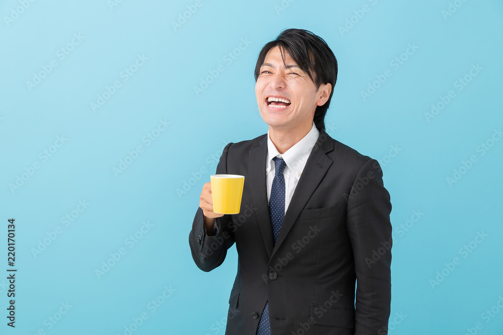 飲み物を飲むミドル男性 ビジネス 飲み物を飲むミドル男性 ビジネス
