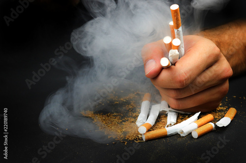 Canvastavla Smoking cessation symbol, smoke fume cigarettes