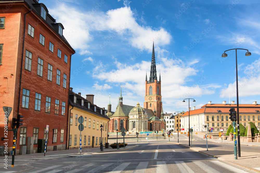 Obraz premium Riddarholmen church in Gamla Stan during summer sunny day. Stockholm, Sweden.