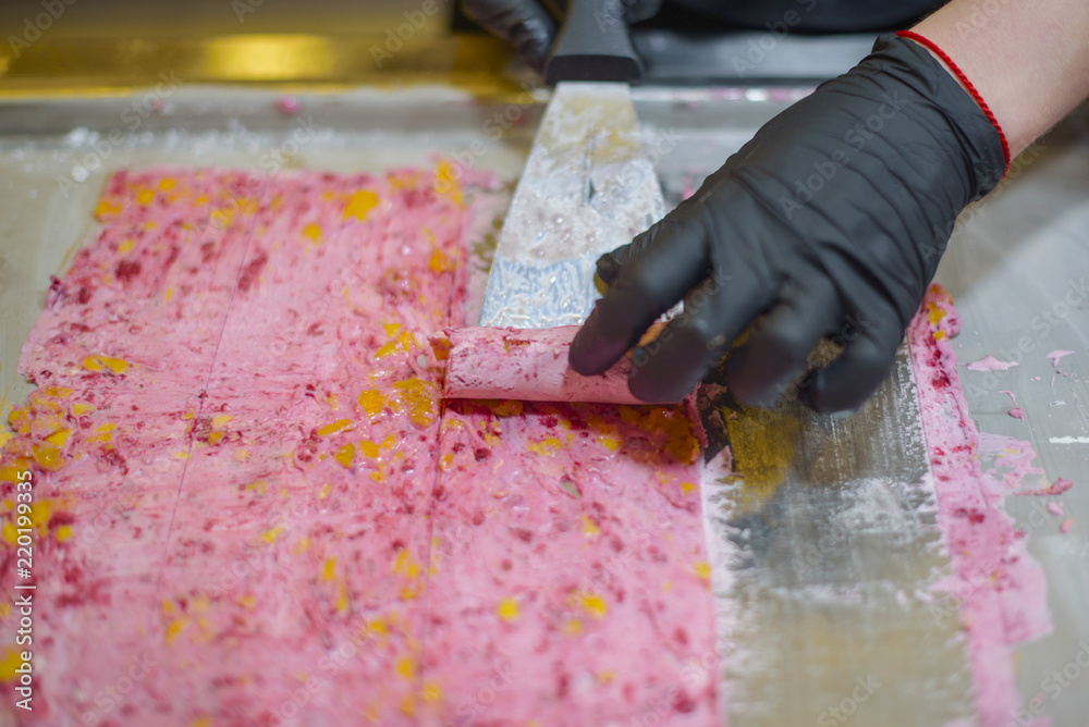 Preparation of natural ice cream from fruits and milk Preparation of natural ice cream from fruits and milk