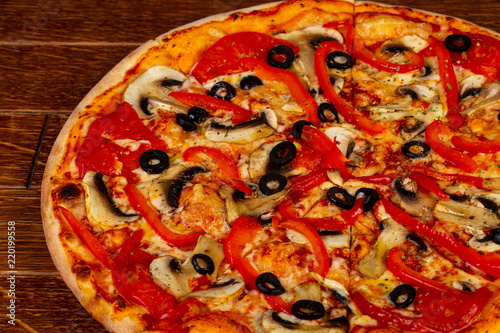 Vegetarian pizza with mushroom