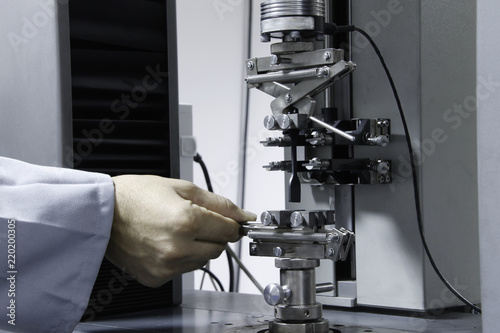 Valokuva elongation test in rubber factory
