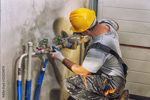 Slika na platnu plumbing services, plumber at work