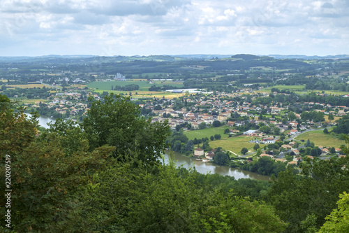 Lot River valley view from the viewpoint on the hilltop of medieval Penne d'Agenaise, Lot-et-Garonne, France. © Chris Rose