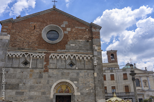 Tableau sur toile Gallarate, Italy: San Pietro church