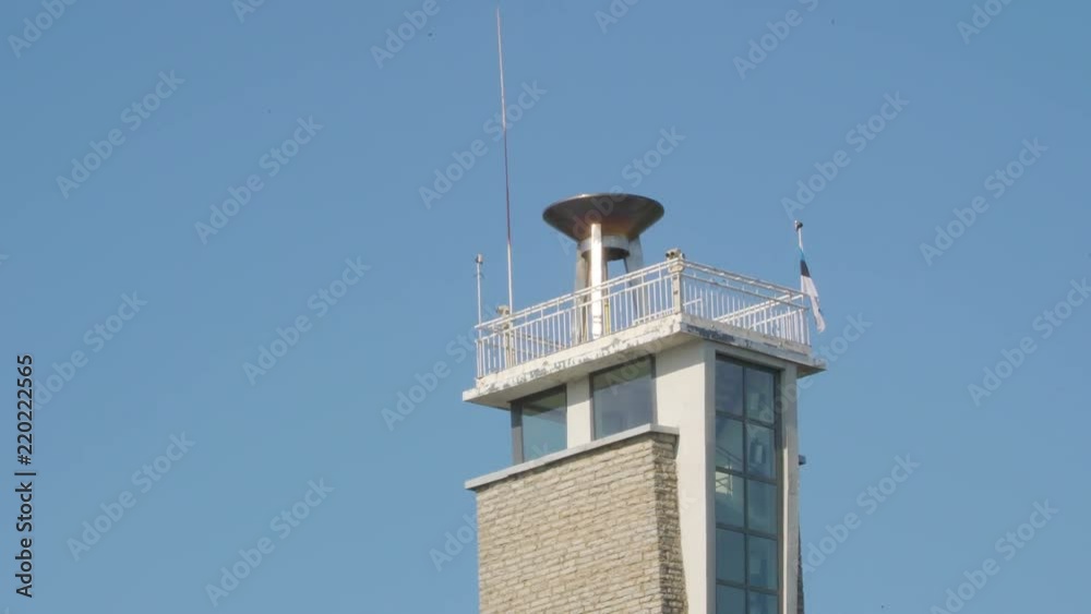 19324_The_satellite_dish_on_top_of_the_building.mov 19324_The_satellite_dish_on_top_of_the_building.mov
